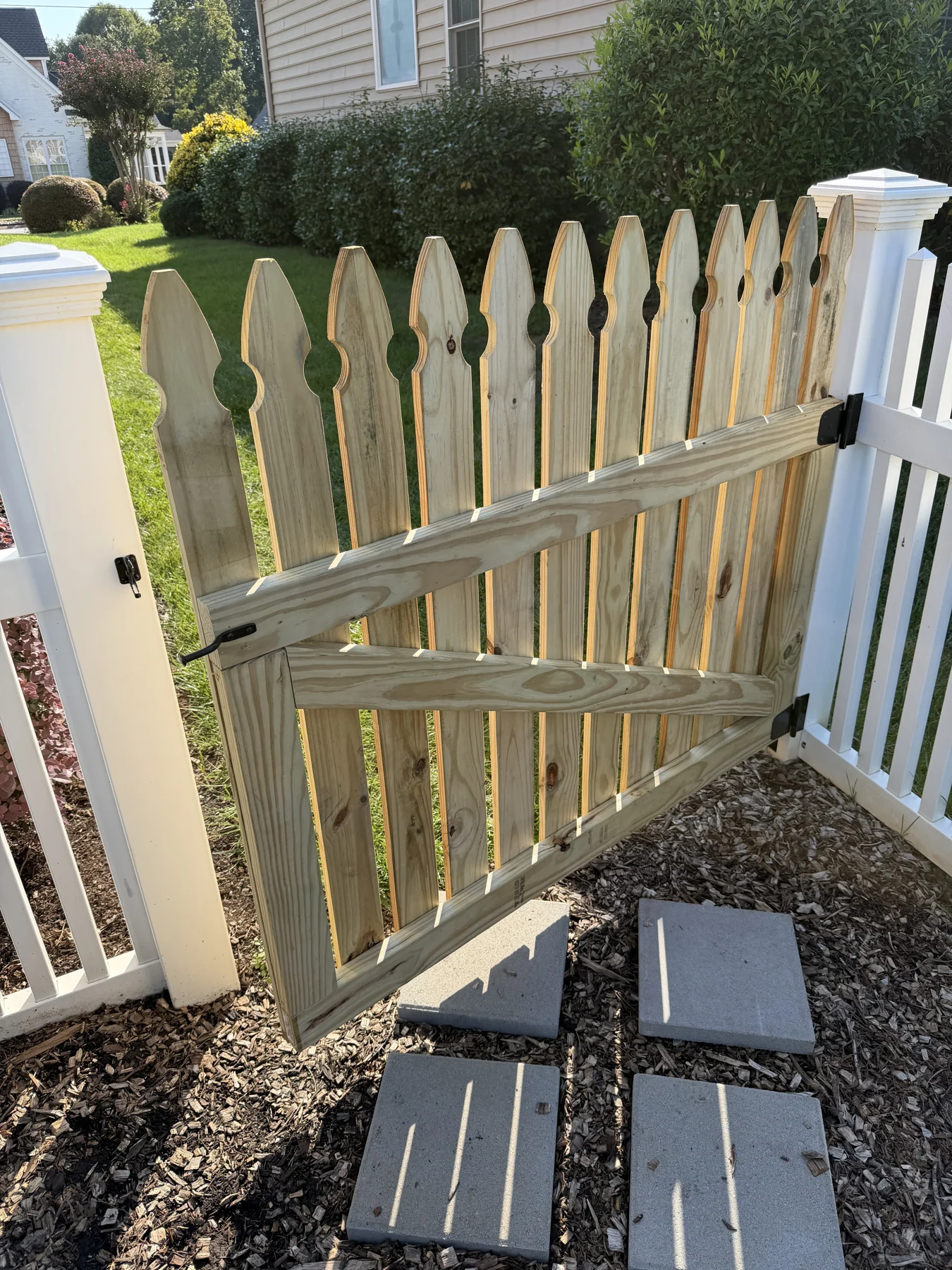 The finishing touch at the gate. &mdash; project photograph